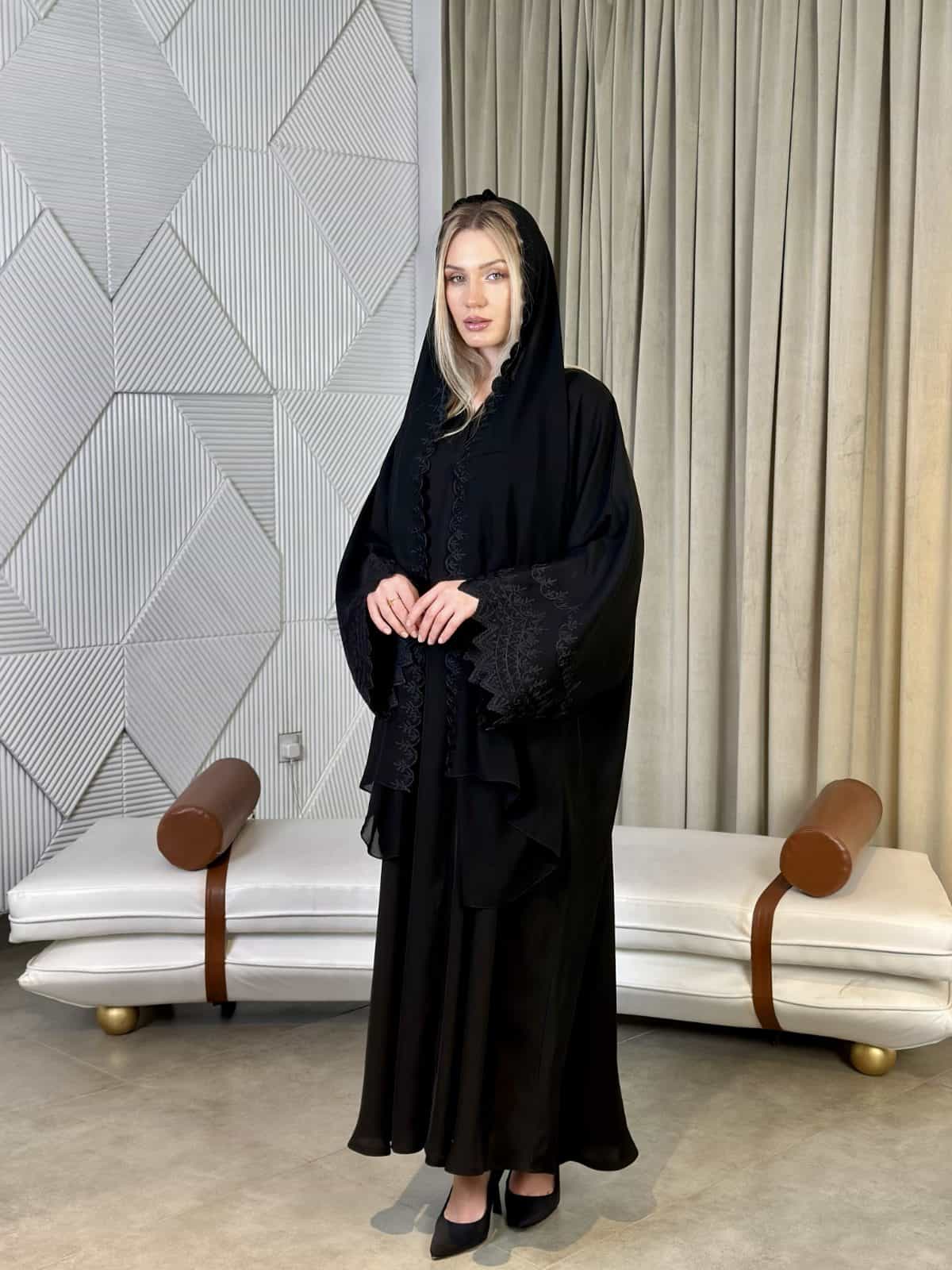 عباية بخامة انترنت اماراتي و تطريز خفيف — B7